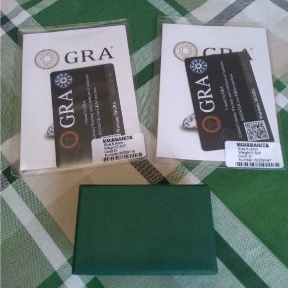 2 CARROT MOISSANITE DIAMOND EARRINGS. - Picture 6 of 6